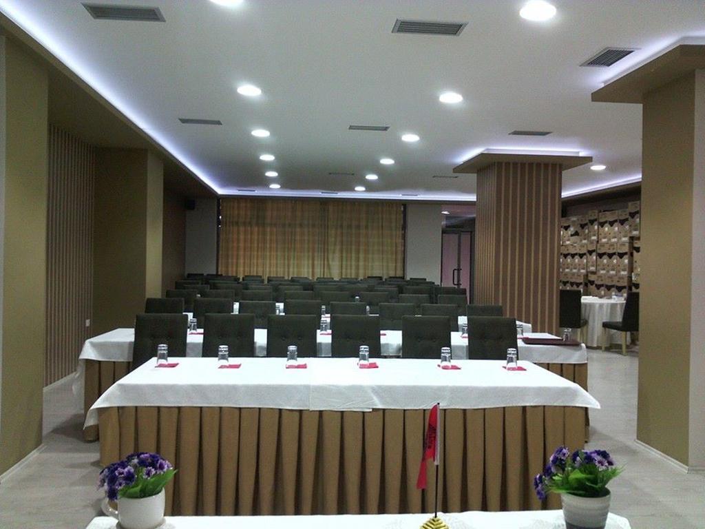 Hotel Pogradeci Εξωτερικό φωτογραφία